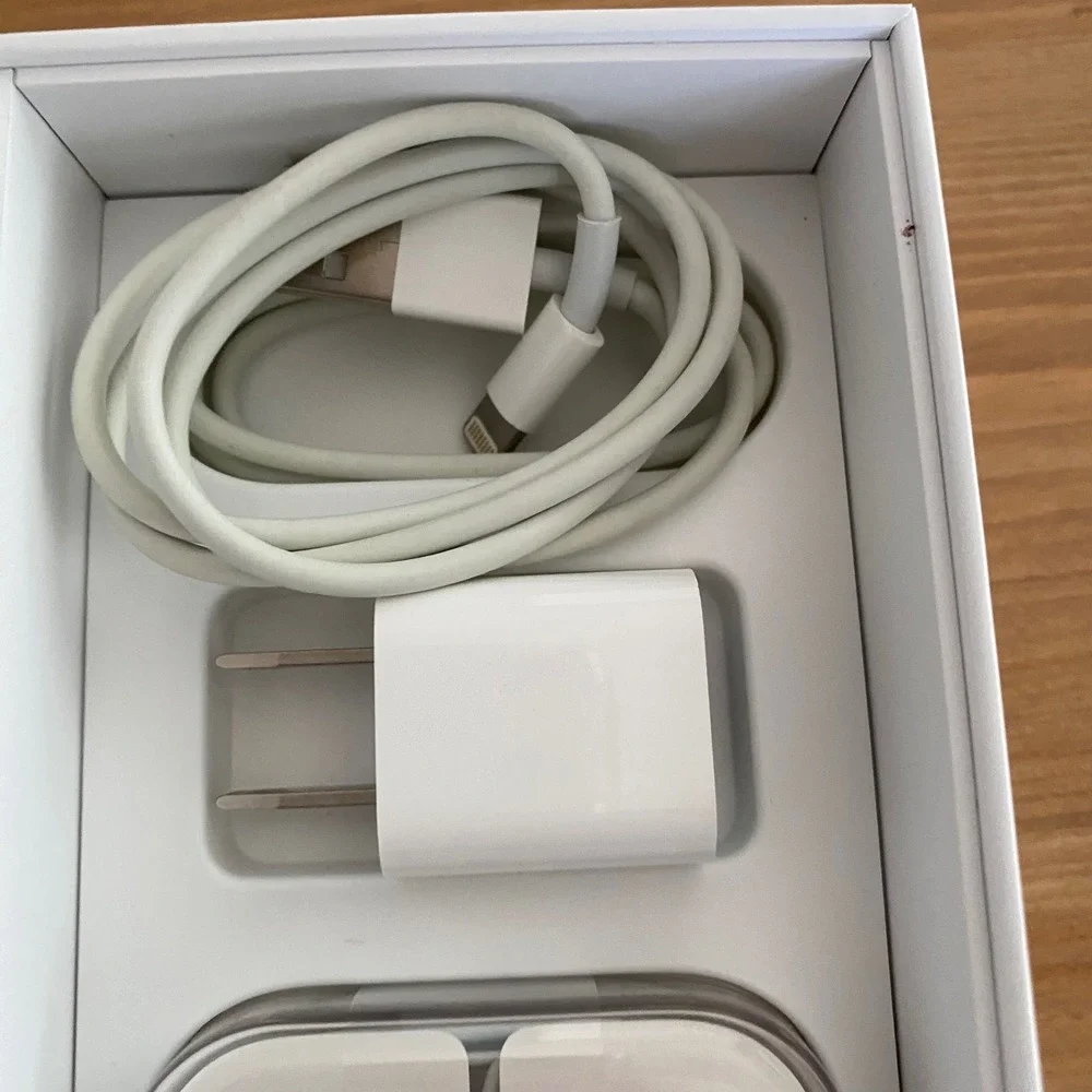 Apple iPhone 6 Space Gray 32GB Original Box and Accessories Set MQ3X2LL/A